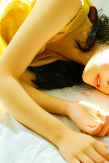 女性高级感白色游泳衣